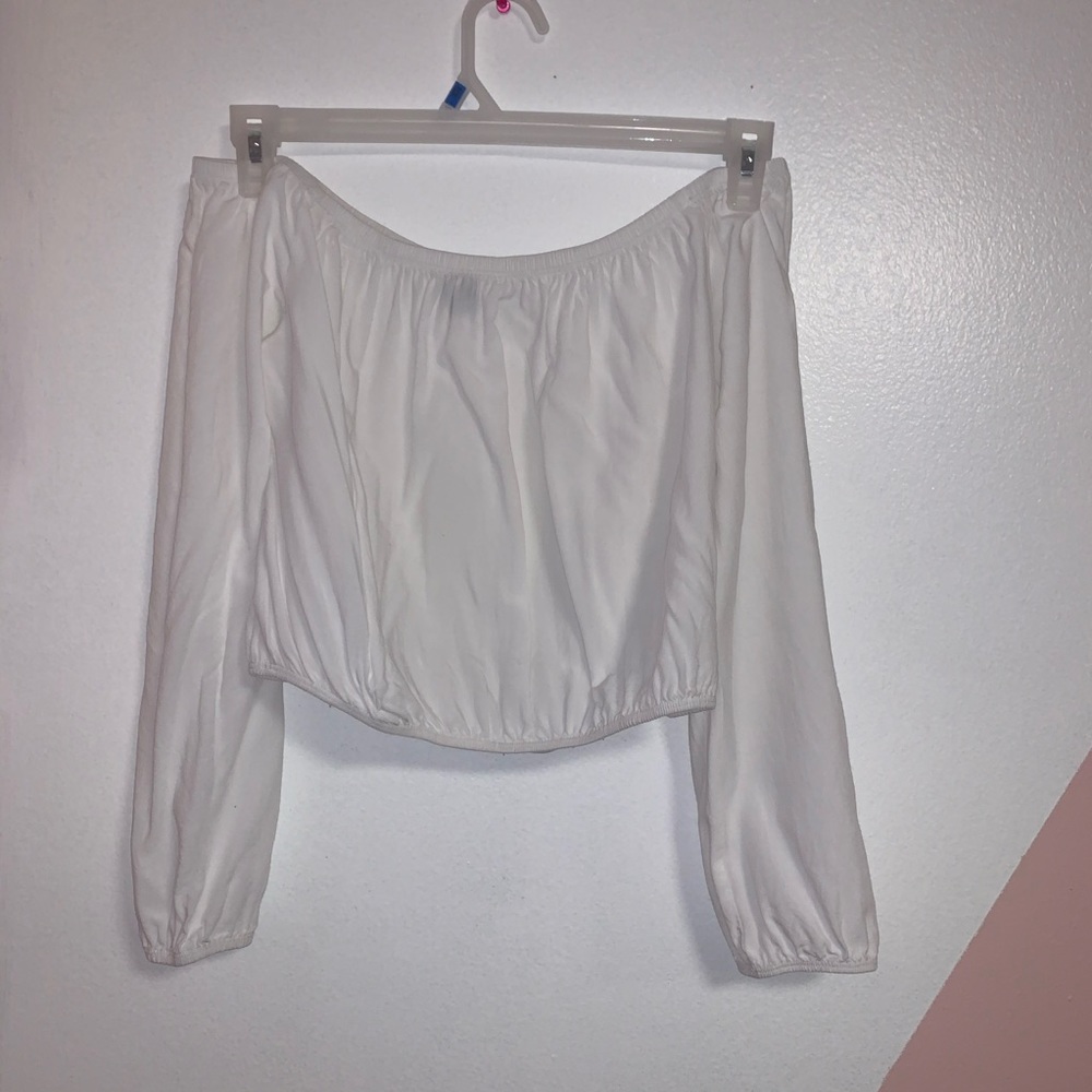 Off shoulder white blouse🤍